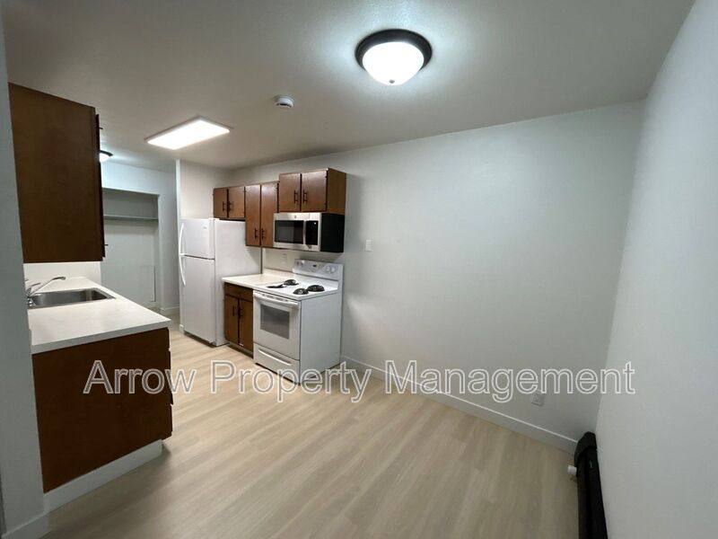 Apartment for rent at 215 E Arbor-205b, Bismarck, ND 58504