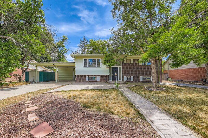 House for rent at 536 Quentin St, Aurora, CO 80011