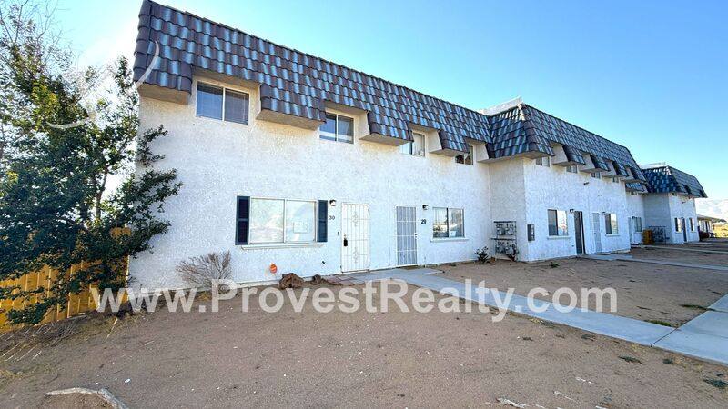 Townhouse for rent at 22544 Sioux Rd #30, Apple Valley, CA 92308