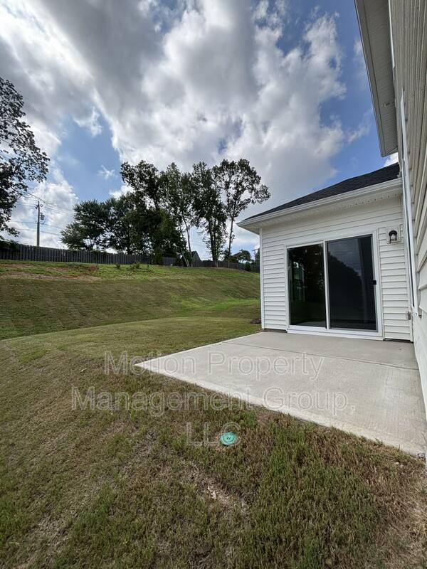 House for rent at 1402 31st Ave NW, Hickory, NC 28601