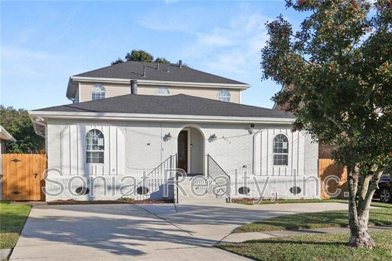 House for rent at 4421 Lakewood Dr, Metairie, LA 70002