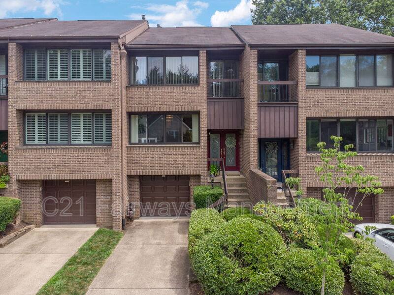 Apartment for rent at 804 Fairways Dr #1, Oakmont, PA 15139