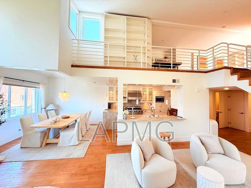 Apartment for rent at 1018 4th St #304, Santa Monica, CA 90403