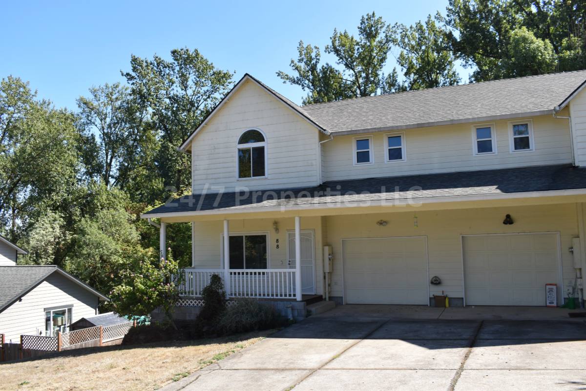 Townhouse for rent at 90 Alder St, Dayton, OR 97114