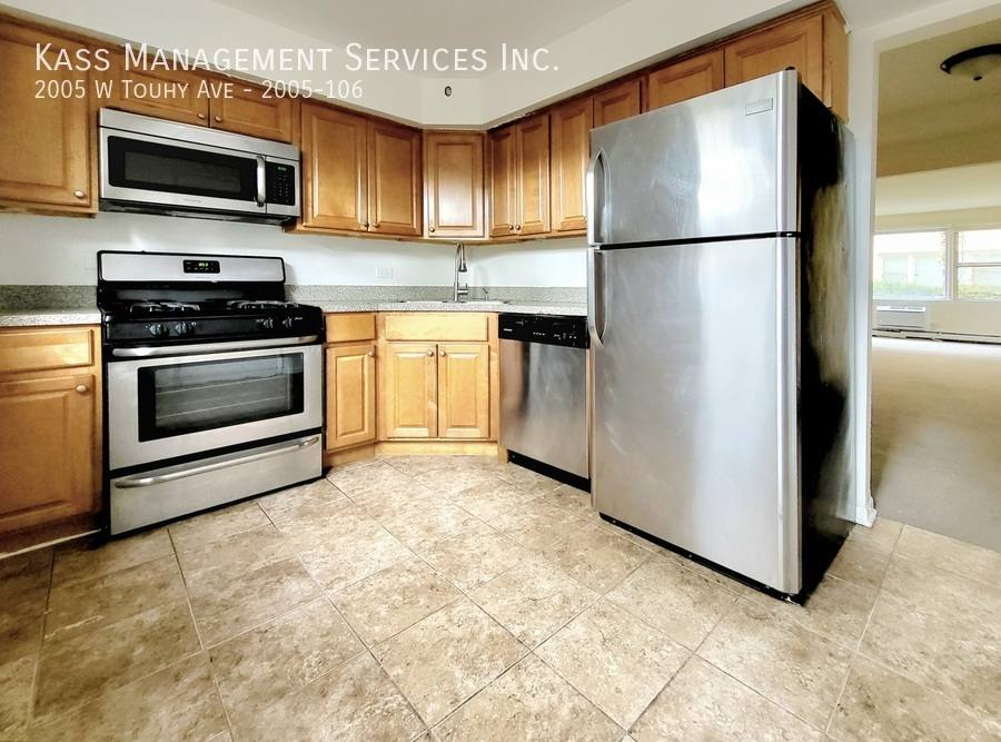 Apartment for rent at 2005 W Touhy Ave #106, Chicago, IL 60645