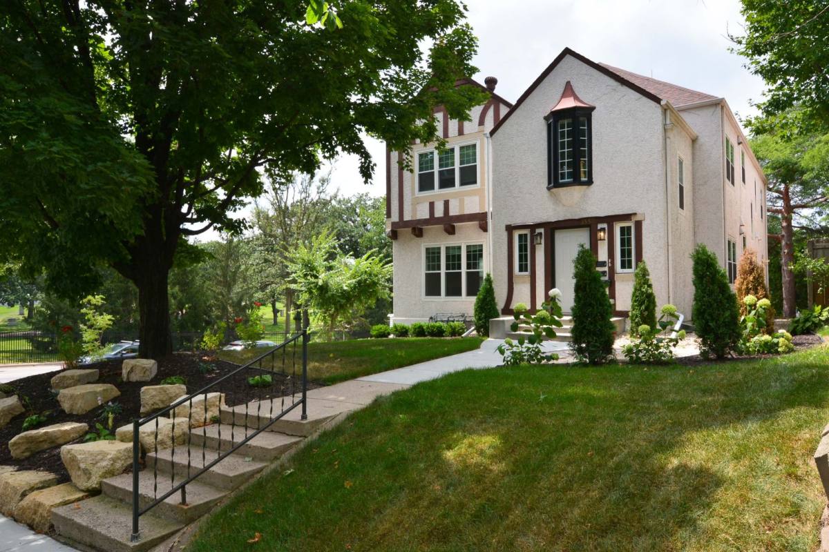 Apartment for rent at 3552 Irving Ave S, Minneapolis, MN 55408