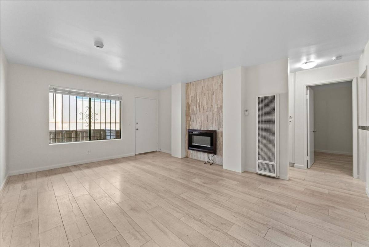 Apartment for rent at 392 Coronado Ave #2, Long Beach, CA 90814