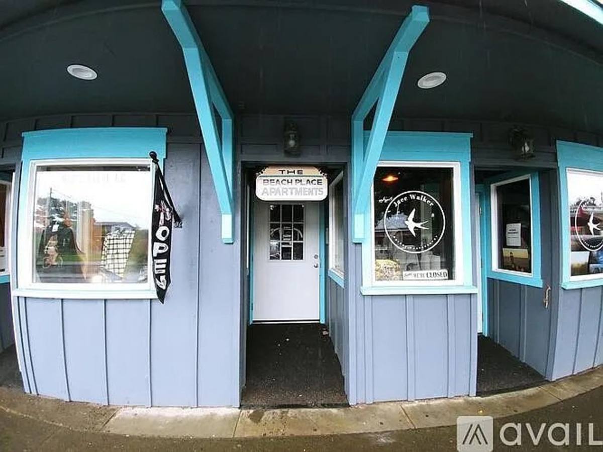 Apartment for rent at 304 Pacific Ave S, Long Beach, WA 98631