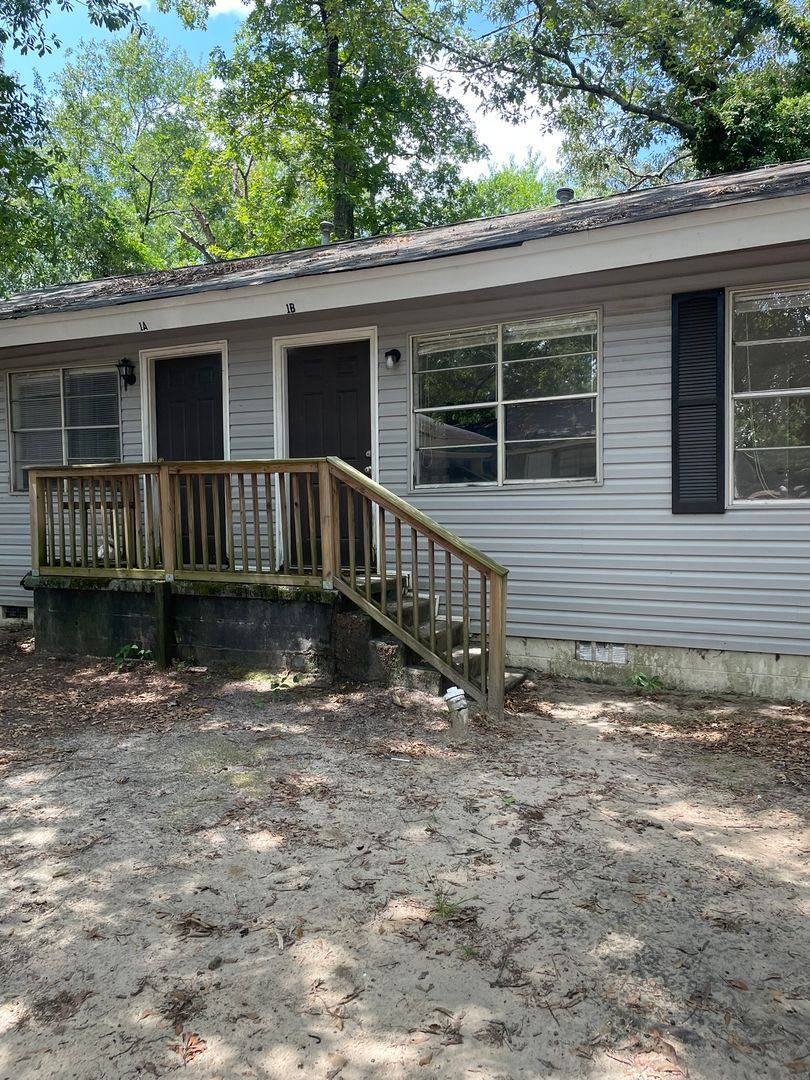 Apartment for rent at 1327 Leaphart St, West Columbia, SC 29169