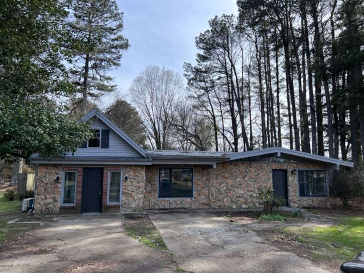 House for rent at 1913 Simpson Dr, Tupelo, MS 38804