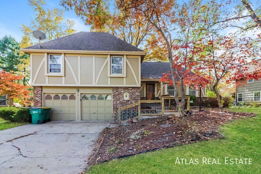 House for rent at 9011 W 105th St, Overland Park, KS 66212