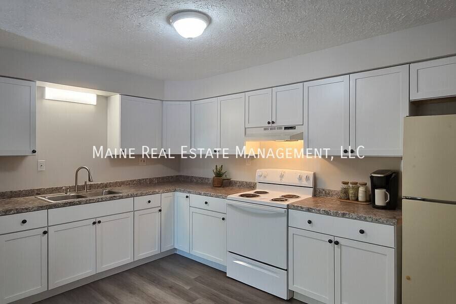 Apartment for rent at 16 Hillside Lane #3, Lewiston, ME 04240