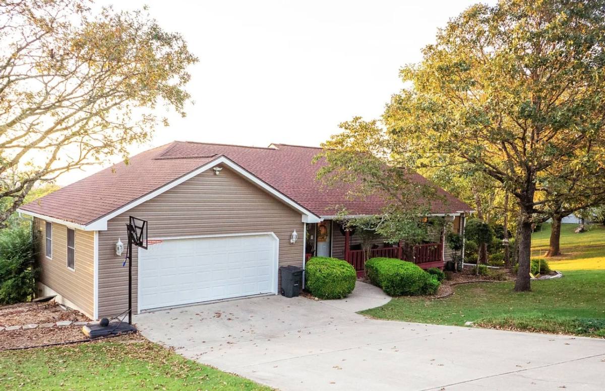House for rent at 437 Zinnia Lane, Kirbyville, MO 65679