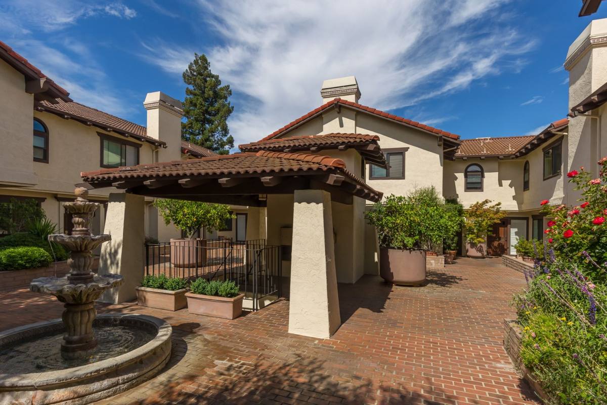 Townhouse for rent at 430 Lassen St, Los Altos, CA 94022