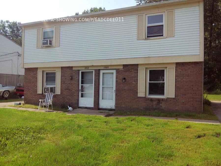 Townhouse for rent at 1860 E 42nd St, Lorain, OH 44052