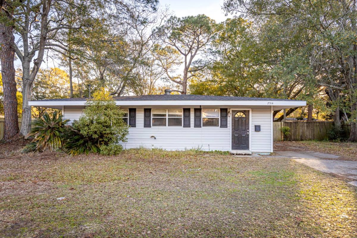 House for rent at 2314 14th St, Pascagoula, MS 39567
