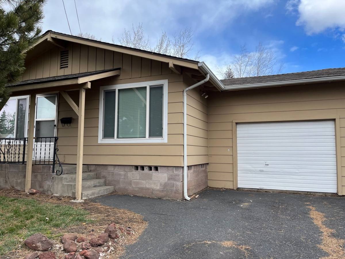House for rent at 1975 Siskiyou St, Klamath Falls, OR 97601