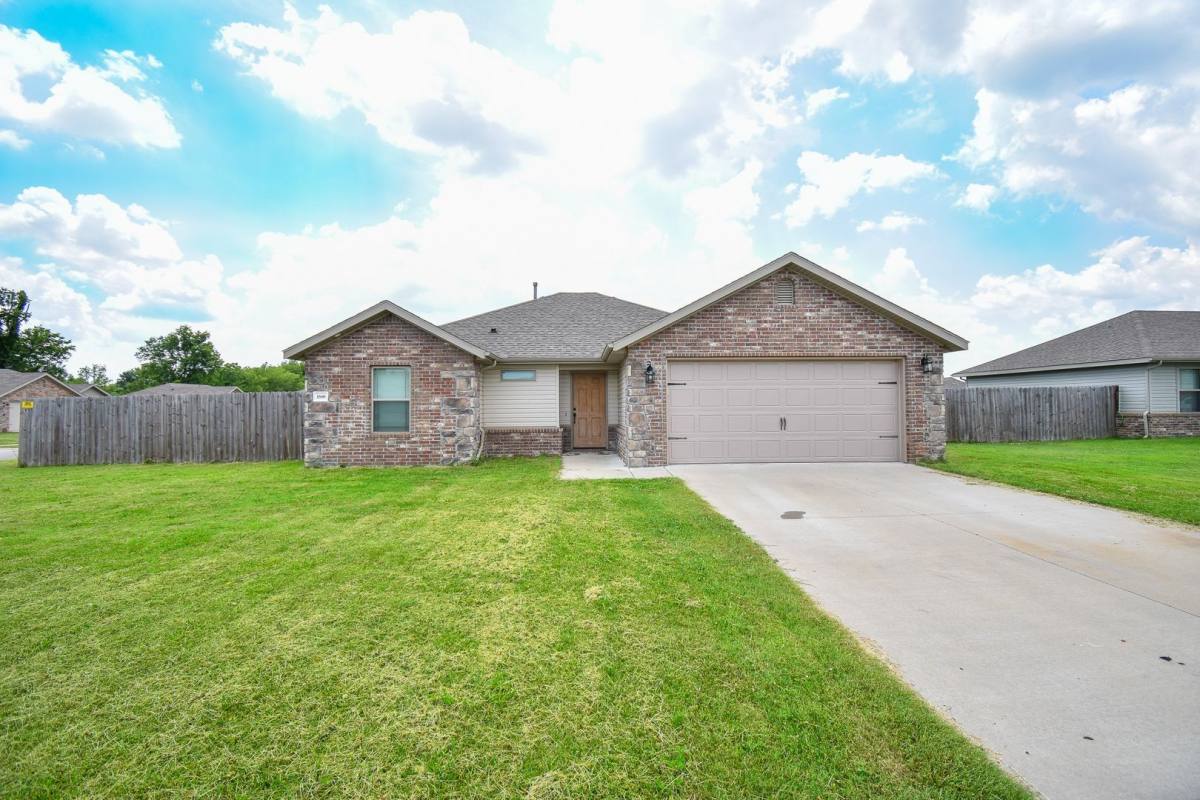 House for rent at 1600 Gallant Fox Lane, Prairie Grove, AR 72753