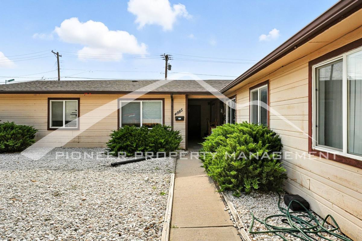 House for rent at 4885 S Lincoln St, Englewood, CO 80113