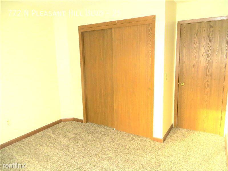 Apartment for rent at 772 N Pleasant Hill Blvd #25, Pleasant Hill, IA 50327
