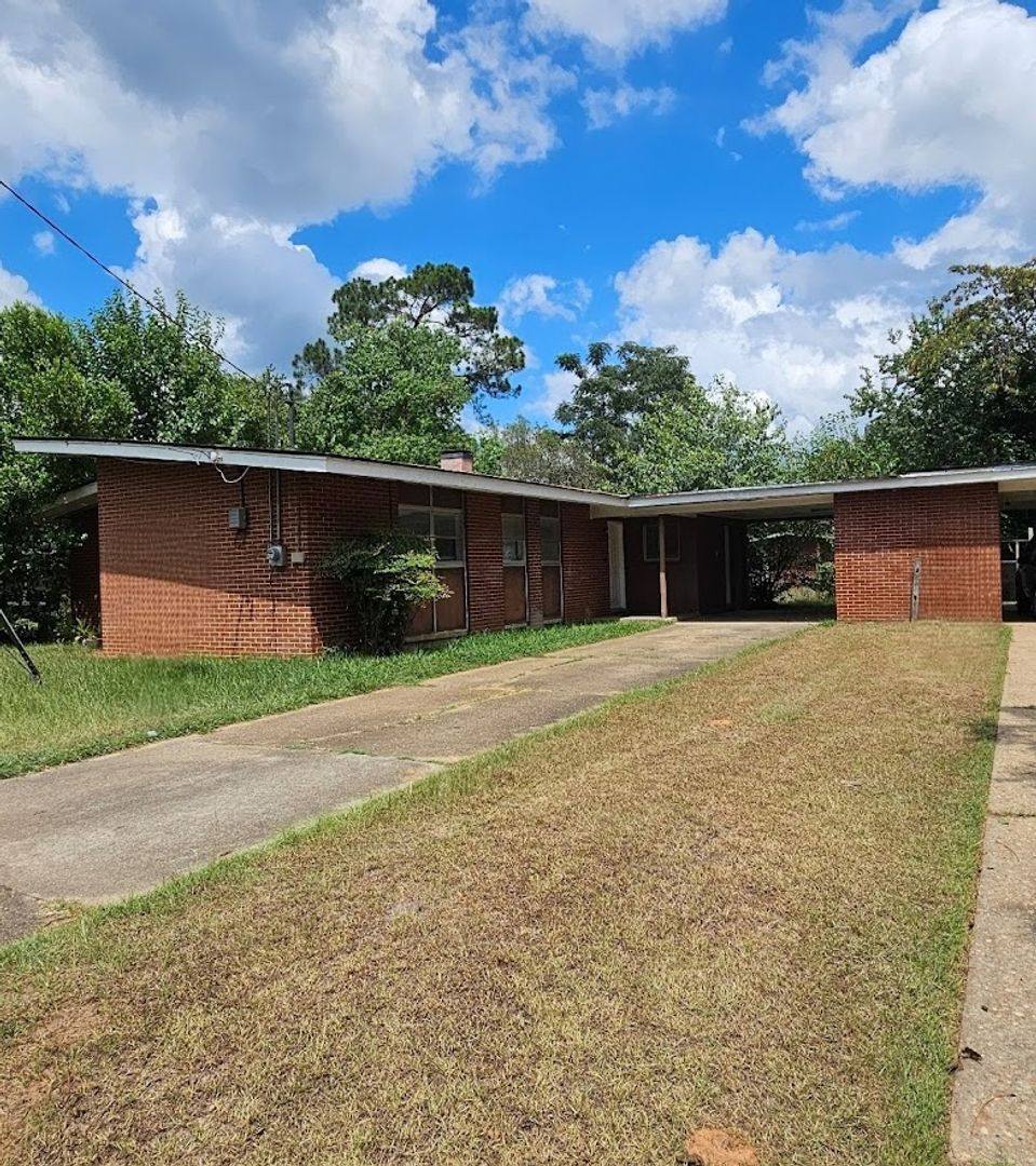 House for rent at 2006 N Flintlock Dr, Albany, GA 31705