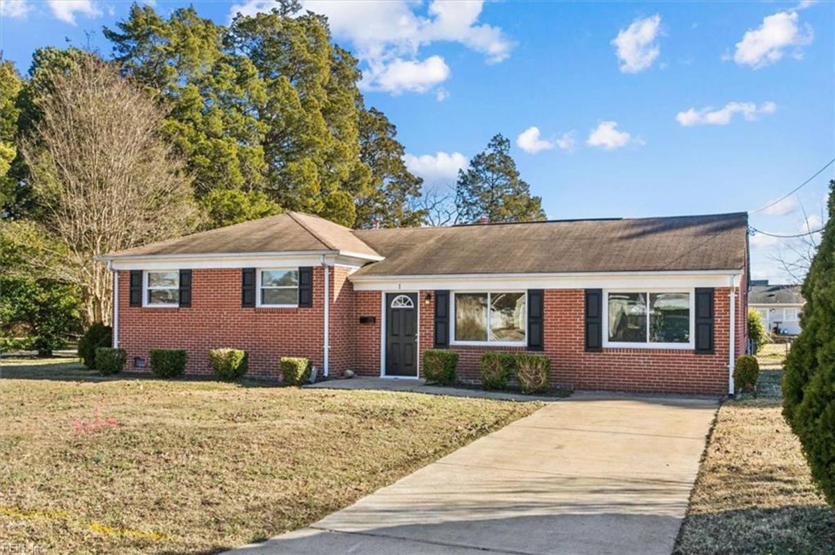 House for rent at 1 Longwood Dr, Hampton, VA 23669