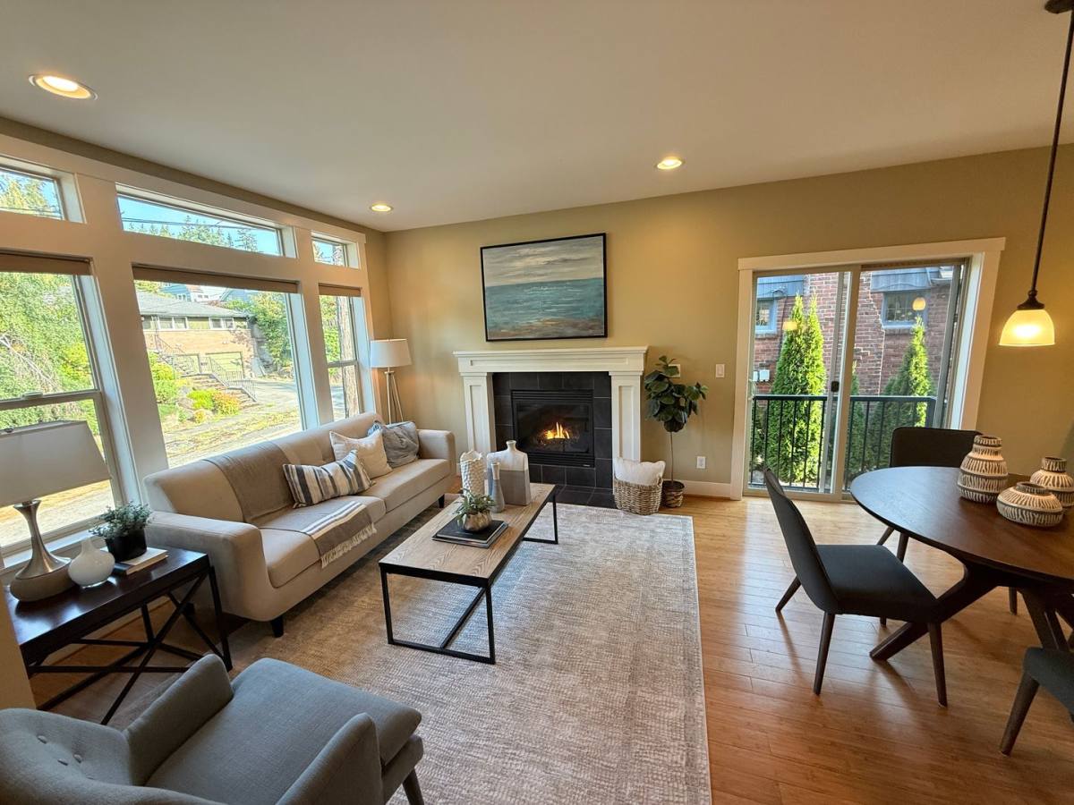 Townhouse for rent at 8230 B 17th Ave NE, Seattle, WA 98115