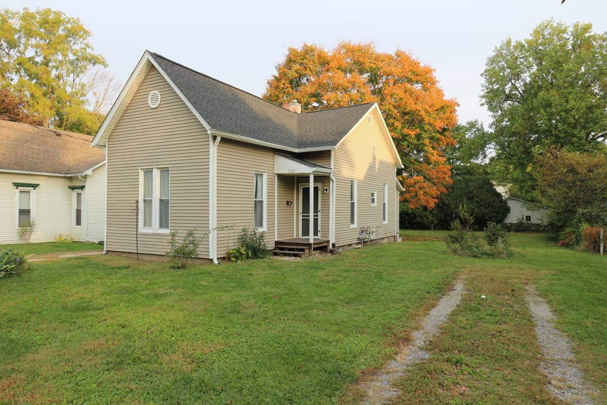 House for rent at 612 1 2 E Pike St, Crawfordsville, IN 47933