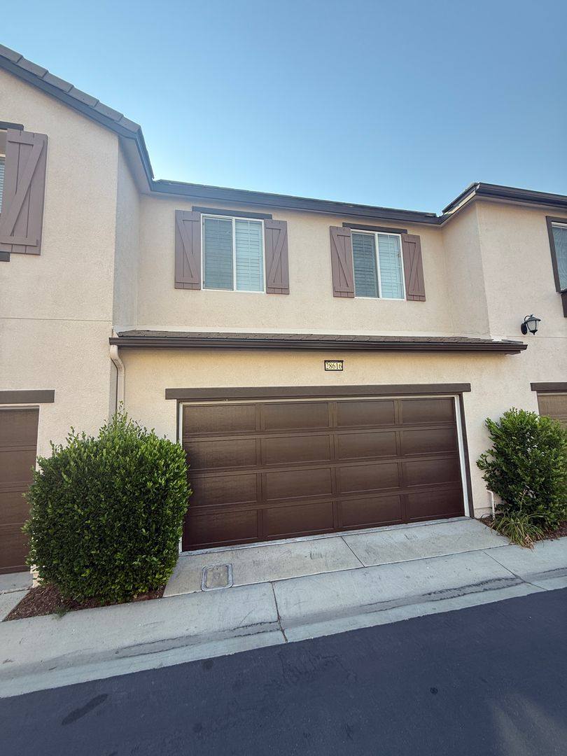 Townhouse for rent at 28616 Pietro Dr, Valencia, CA 91354