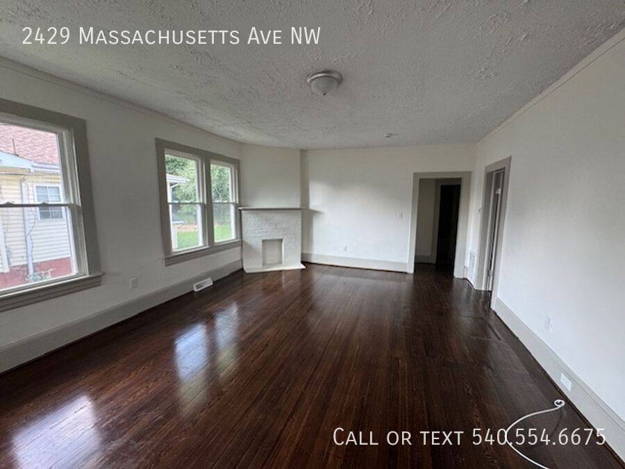 House for rent at 2429 Massachusetts Ave NW, Roanoke, VA 24017