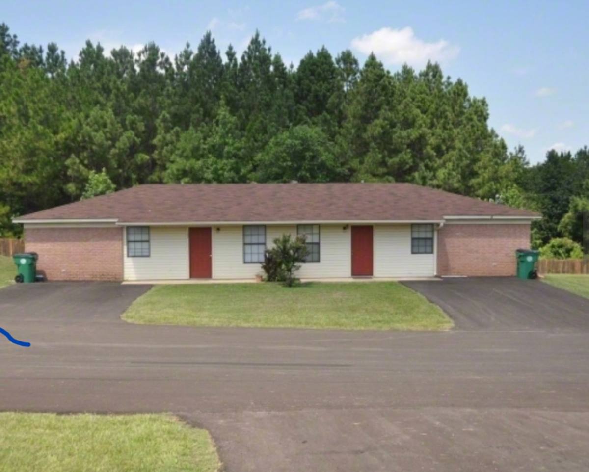 Apartment for rent at 100 Willow Creek Circle, Overton, TX 75684