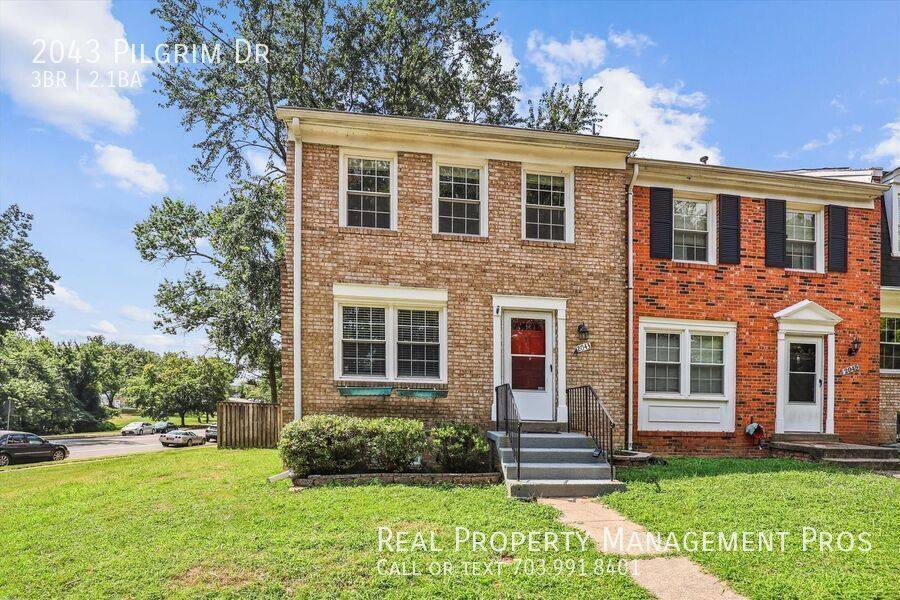 Townhouse for rent at 2043 Pilgrim Dr, Woodbridge, VA 22192