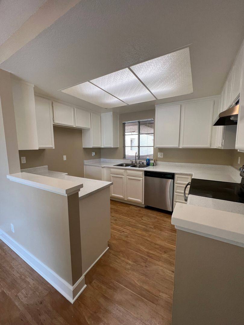 Apartment for rent at 2620 W Ball Rd, Anaheim, CA 92804