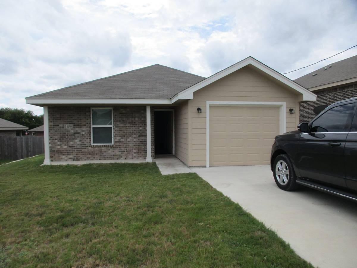 House for rent at 1108 E Ave, Lampasas, TX 76550