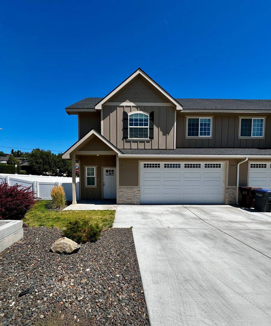 Townhouse for rent at 7433 Saddlebrook Loop, Yakima, WA 98908
