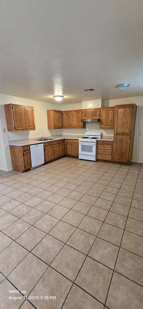 Apartment for rent at 722 Olive St A-C, Paso Robles, CA 93446
