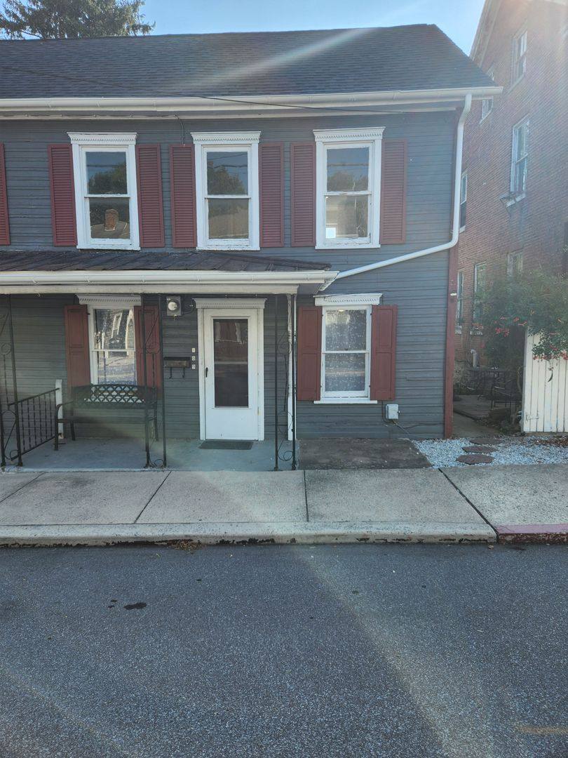 Apartment for rent at 107-109 S Main St, Mercersburg, PA 17236