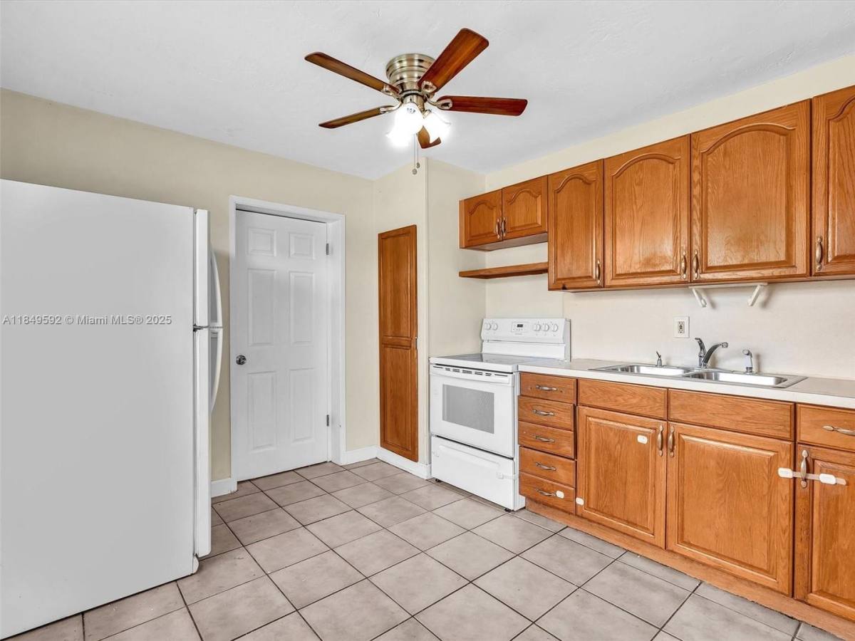 House for rent at 5611 SW 37th St, Fort Lauderdale, FL 33314