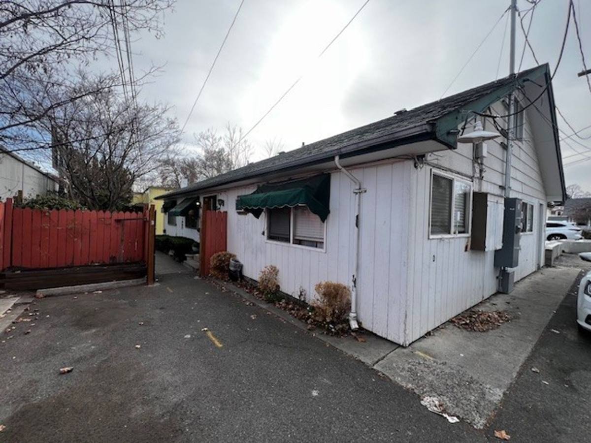 Apartment for rent at 1109 1 2 W Yakima Ave, Yakima, WA 98902