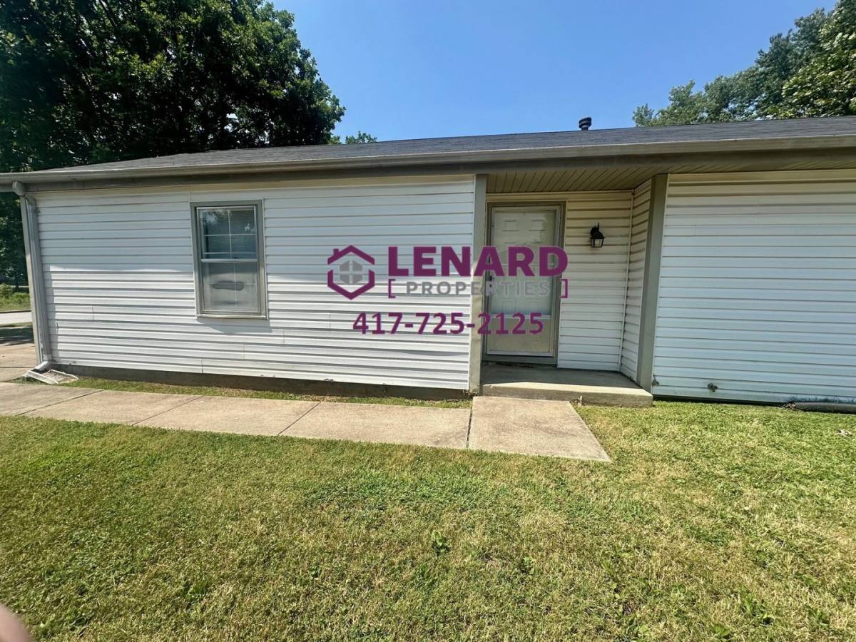 Apartment for rent at 1123 W Sunset St, Springfield, MO 65807