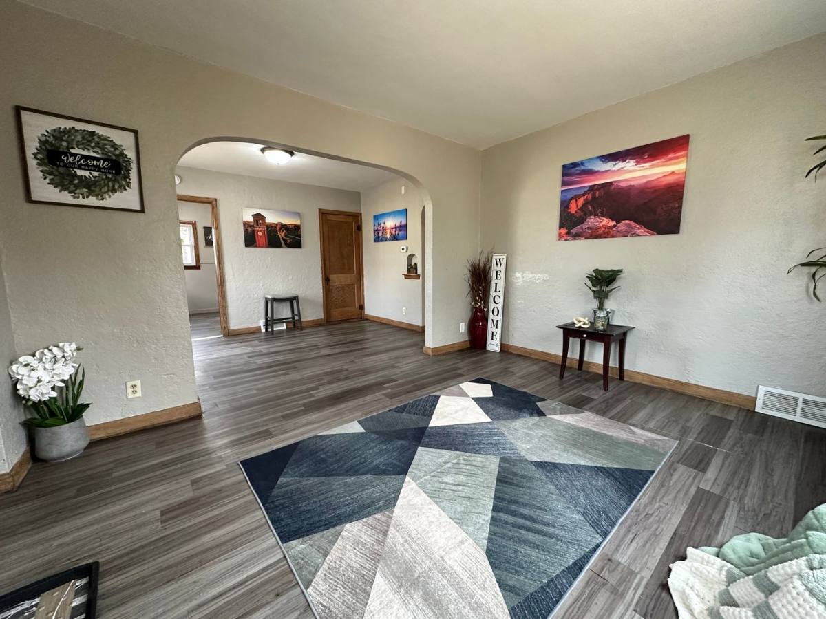 House for rent at 400 E Arlington St, Waterloo, IA 50703
