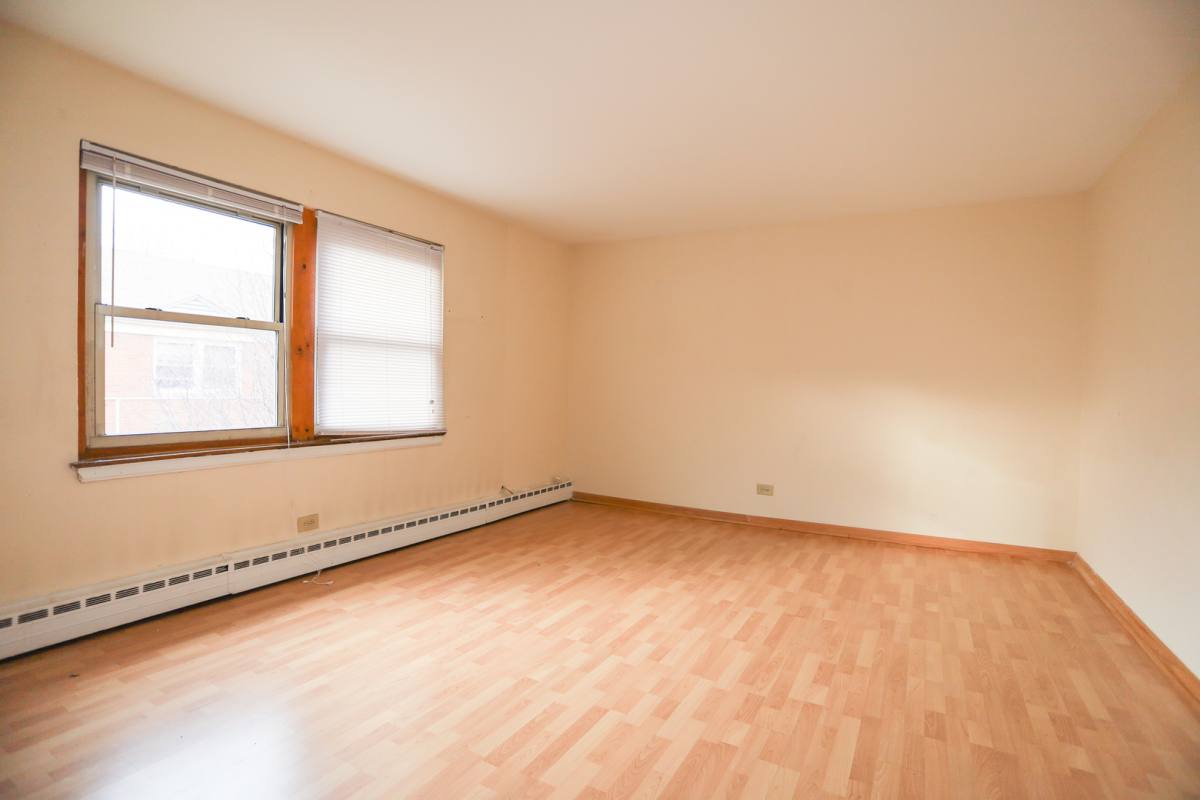 Apartment for rent at 2117 W Farragut #2C, Chicago, IL 60625