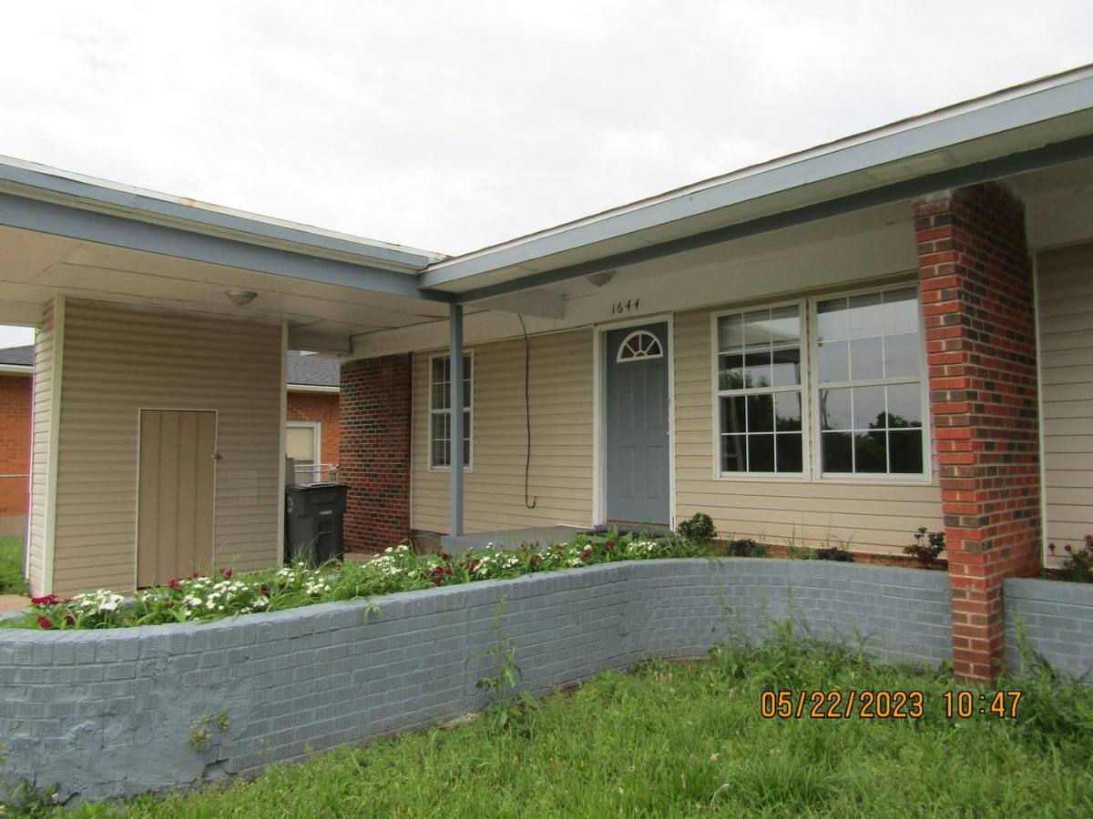 House for rent at 1644 NW 27th St, Lawton, OK 73505