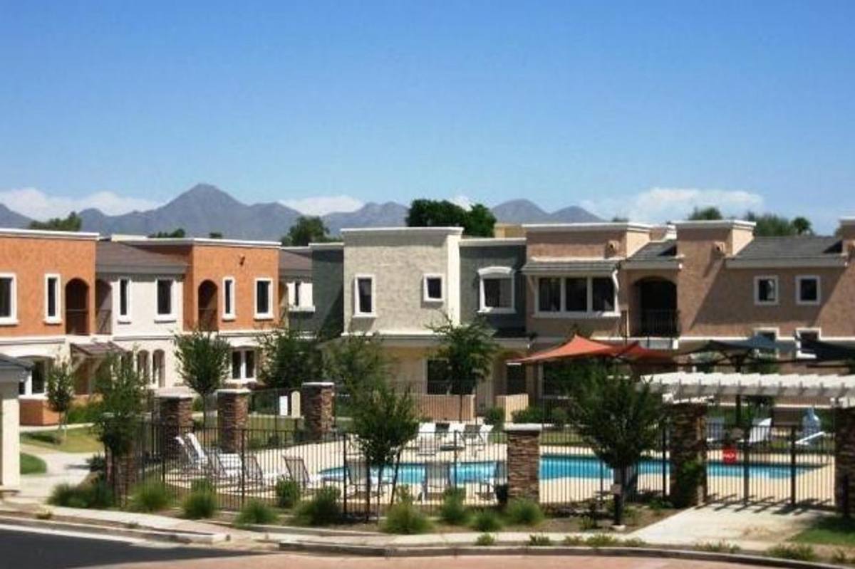 Townhouse for rent at 10757 N 74th St, Scottsdale, AZ 85254