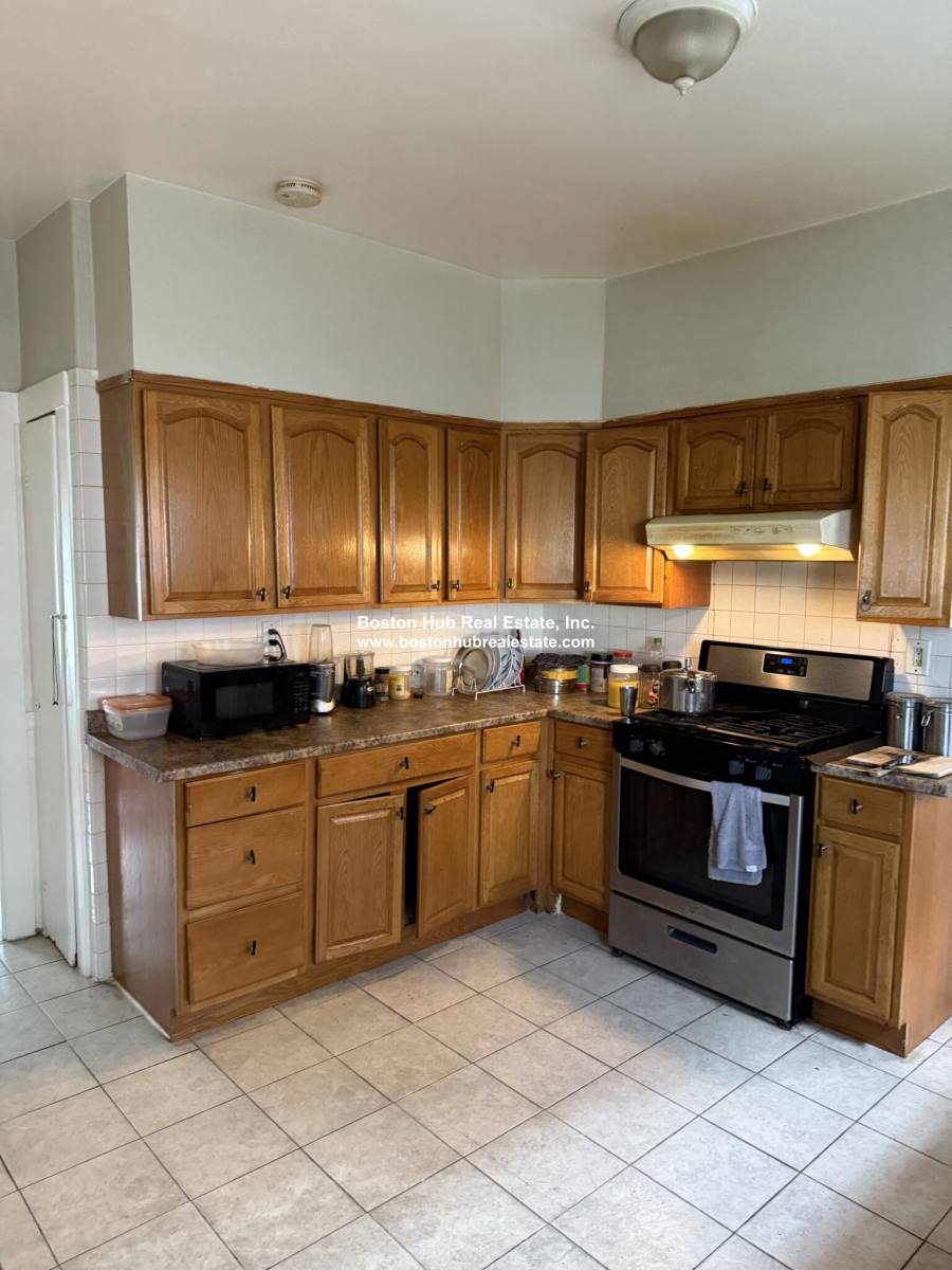 Apartment for rent at 134-136 Middlesex Ave #1, Medford, MA 02155
