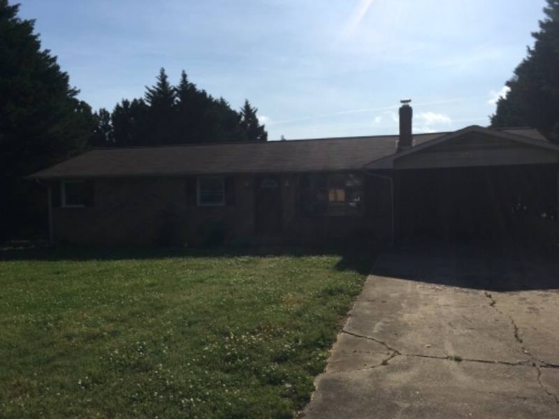 House for rent at 2040 25th St Dr NE, Hickory, NC 28603
