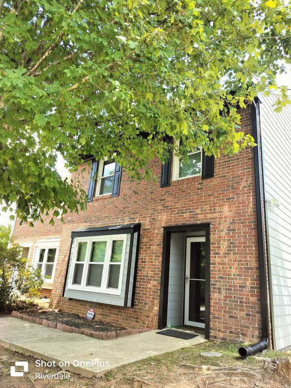 Townhouse for rent at 1 Woodlake, Riverdale, GA 30274