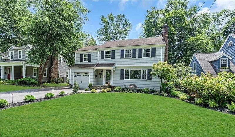 House for rent at 20 Oak Hills Rd, Edison, NJ 08820