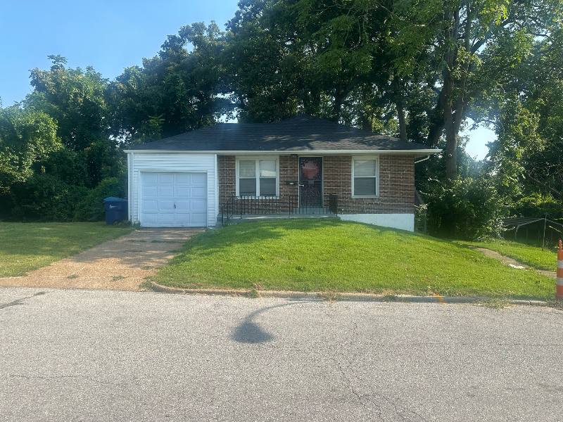 House for rent at 6737 Kenwood Dr, Saint Louis, MO 63121