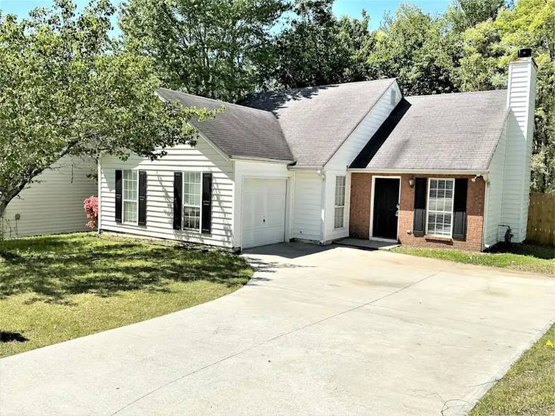 Townhouse for rent at 2700 Cedar Trace Dr, Ellenwood, GA 30294